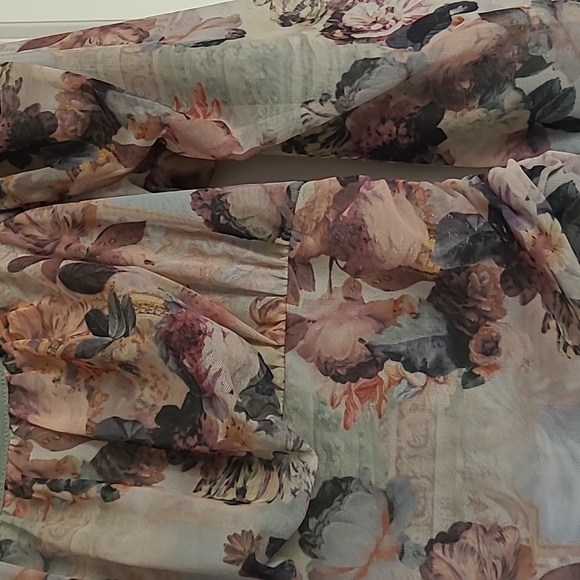 Floral Bodysuit - Picture 3 of 4